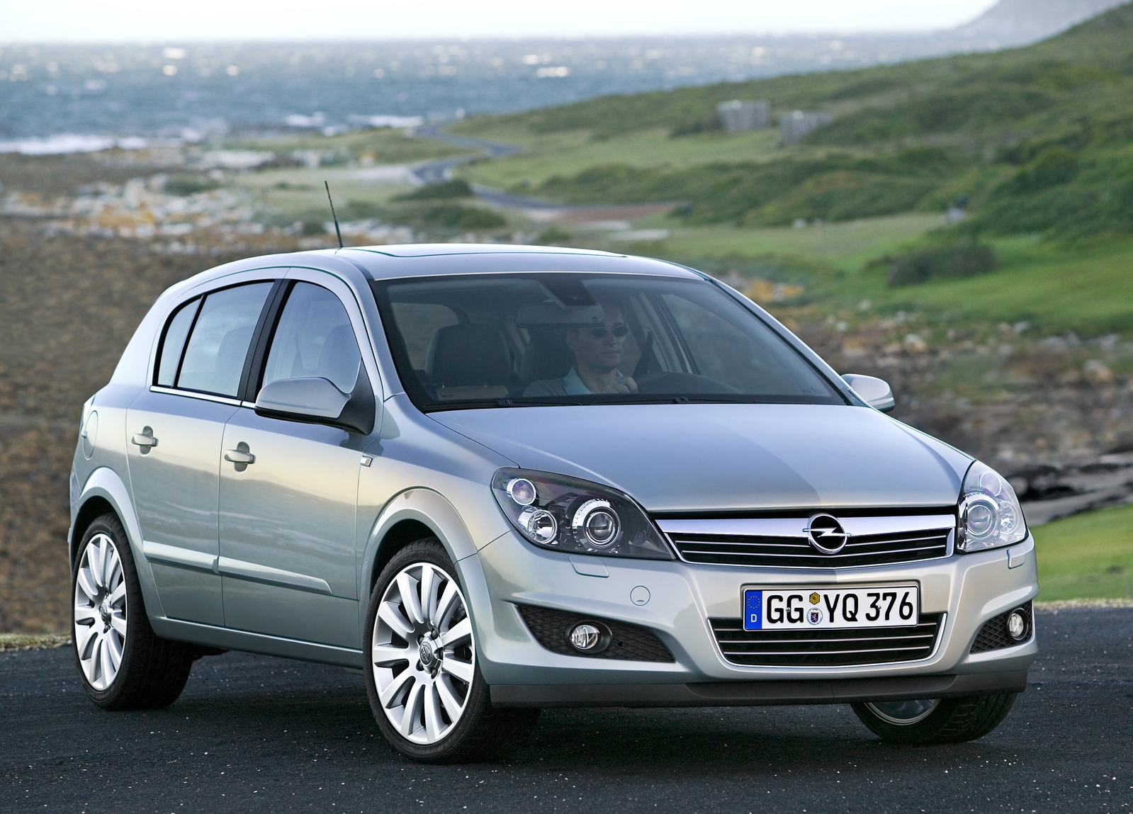 opel astra h vs ford focus 2