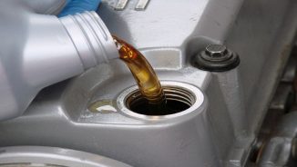 Vrei să schimbi singur uleiul mașinii? Iată câteva sfaturi utile