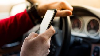 Sondaj – 4 din 10 șoferi trimit mesaje text atunci când se află la volan